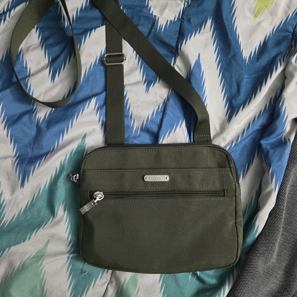 Baggallini Handbags - Baggallini Olive Nylon Crossbody Messenger Bag